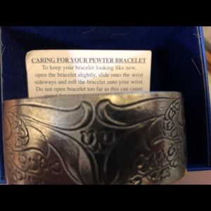 Salisbury May bracelet cuff